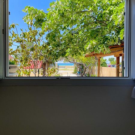 Casa Lia-Beach Front Villa Nea Kallikrateia Exteriör bild