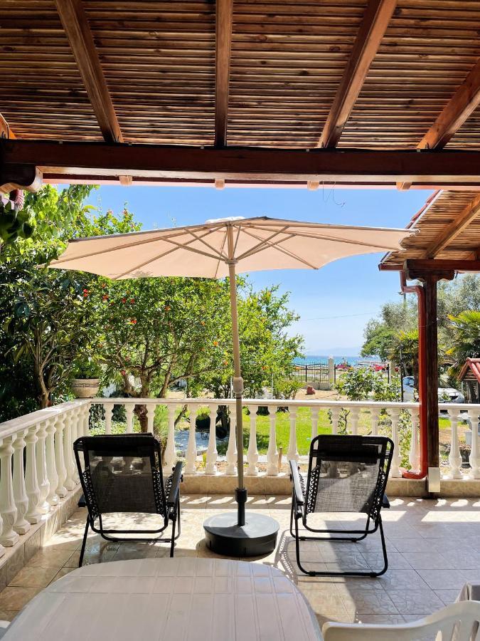 Casa Lia-Beach Front Villa Nea Kallikrateia Exteriör bild