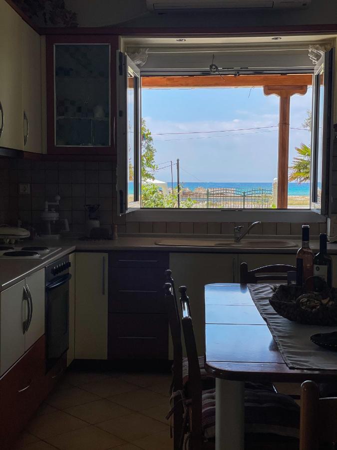 Casa Lia-Beach Front Villa Nea Kallikrateia Exteriör bild