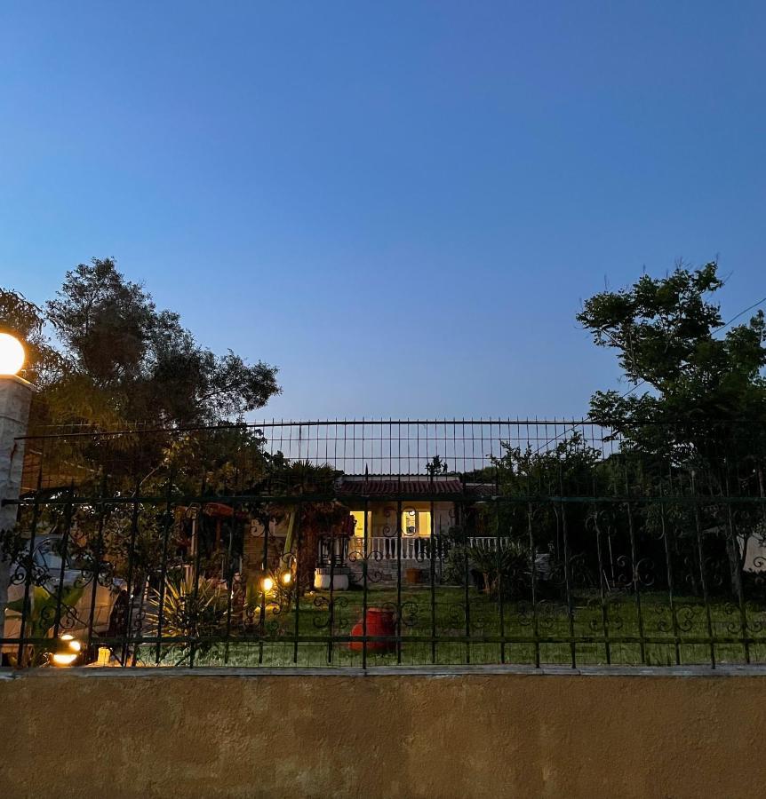 Casa Lia-Beach Front Villa Nea Kallikrateia Exteriör bild